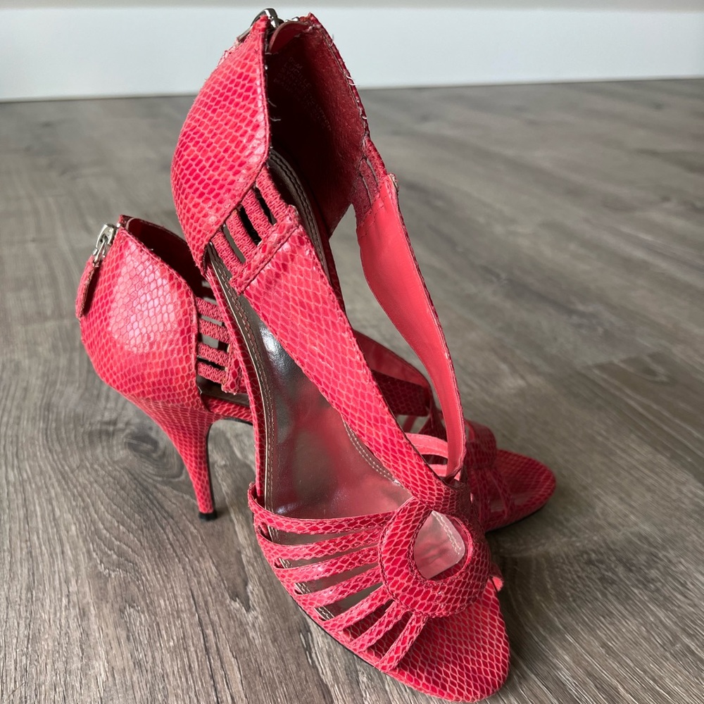 White House Black Market pumps